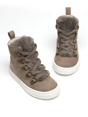 Boots with shearling lining