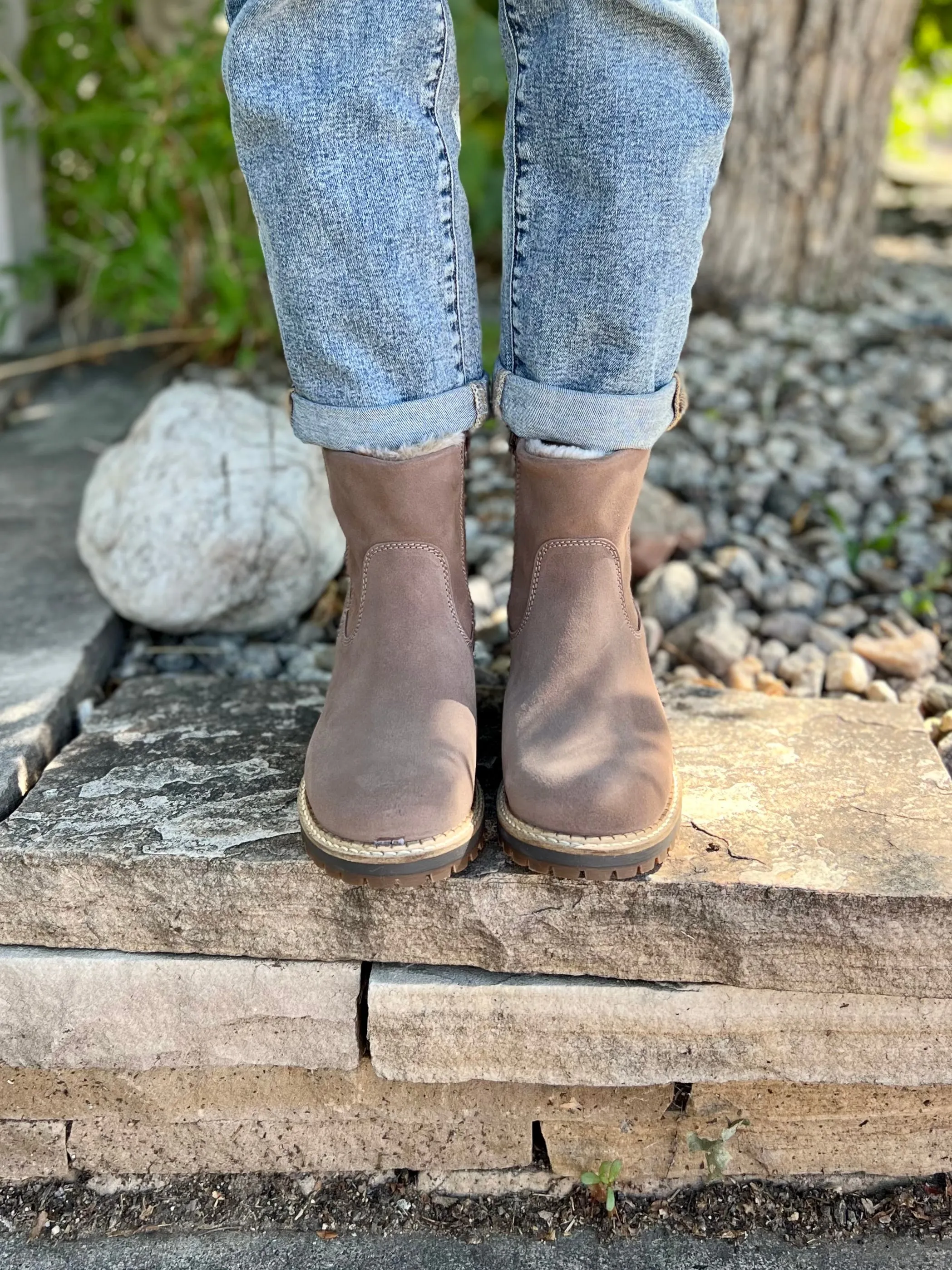 Calib in Taupe