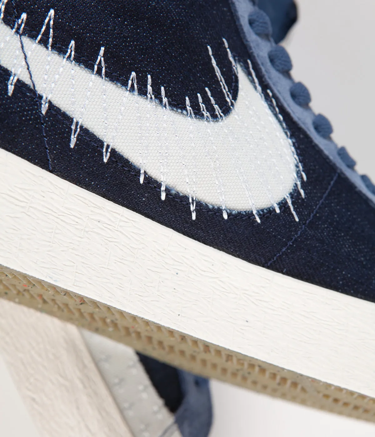Nike SB Blazer Mid Premium Shoes - Mystic Navy / Sail - Sail - Gum Light Brown